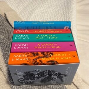 A Court of Thorns and Roses Book Set